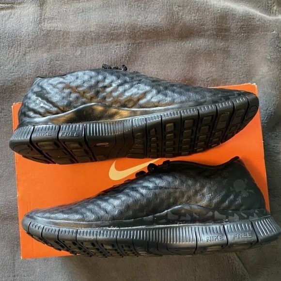 Nike Free Hypervenom Triple Black Grade School Size 5 Lightly Worn - Picture 2 of 6